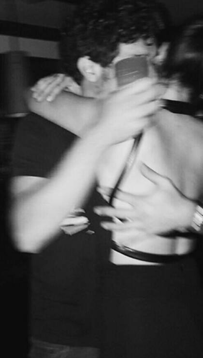 Abrazadísimos los 2...