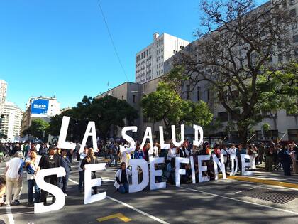 Abrazo simbólico al Hospital de Clínicas
