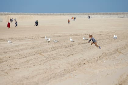 En Calais, las familias visitaron las playas con sus hijos