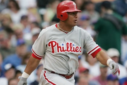 Abreu dejó una huella en los Philadelphia Phillies, donde firmó su primer contrato millonario y logró importantes reconocimientos