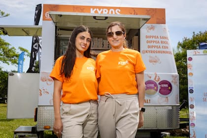 Abril Cobucci, analista de Marketing de Kyros y Vanesa Meyer, gerente de Marketing de Kyros.
