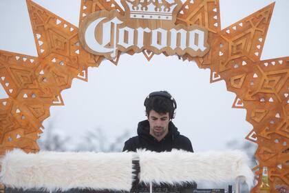 Abrió la jornada de música es DJ local “Chapa”.