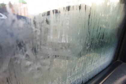 Abrir las ventanas un pooco puede ayudar a equilibrar la temperatura del habitáculo