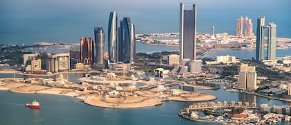 Abu Dabi es la capital de los Emiratos Árabes Unidos y es uno de los centros económicos más poderosos del mundo
