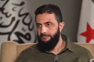 Abu Mohammad al-Jolani, el líder militante del principal grupo que impulsa la oposición armada de Siria, en una entrevista en CNN.