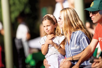 Abuela fanática. Mientras Olympia se lucía en la pista, María Emilia la alentó acompañada por su hijo, Corchito, y su nieta Assia, que también es una gran amazona