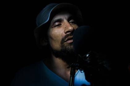 "Acá está muy difícil esto de la cuarentena. Tenés la ayuda que no llega al barrio y la gente que anda así nomás. Para mí es reimportante el arte."