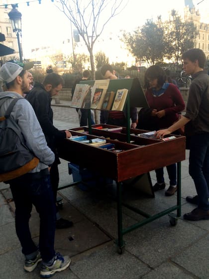 Acá exponen libros de segunda mano por precios muy bajos. Yo compré The Catcher in the Rye de J.D Salinger por solo 5 euros