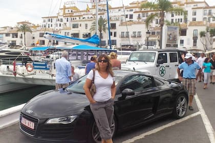 "Acá todo el mundo toma vacaciones, todos pueden ir al teatro, cenar en un restaurante o ir a tapear con los amigos. No importa si sos el gerente de un banco o un jardinero. Todo el mundo puede tener un coche si quiere, hasta el mileurista puede acceder a un coche usado de diez o quince años por 1000 o 1500 euros”.