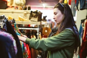 Por qué alquilar ropa puede ser más conveniente que comprarla