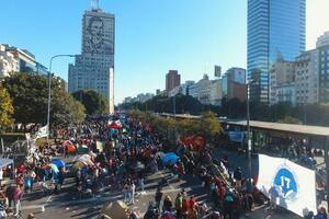 El líder de una agrupación del conurbano amenaza con quitar planes si no concurren a las marchas