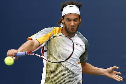 El revés de Acasuso, durante un partido contra Michael Berrer, en la primera ronda del Abierto de los Estados Unidos 2008