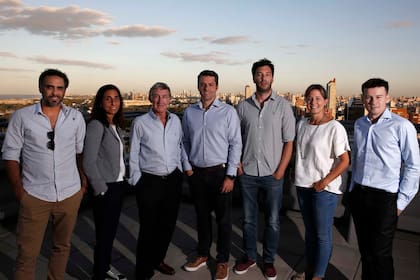 Acasuso, en 2018, junto con Calleri y varios integrantes del espacio político que ganó las elecciones en la AAT; ya no ejerce como vocal por su tarea como coach