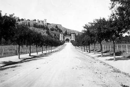 Acceso al El Cerro en el Parque Independencia de Tandil, el 24 de febrero de 1934.