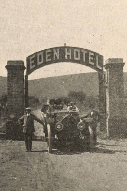 Acceso al hotel, donde habitualmente llegaban los huéspedes en tren