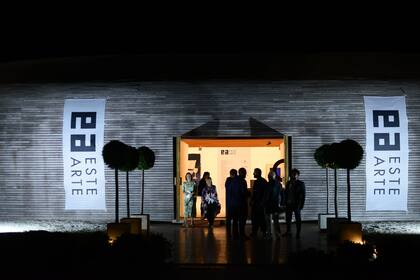 Acceso al Pavilion VIK, donde se instaló también este año la feria Este Arte, que va camino a convertirse un clásico del verano