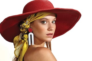 Sombreros, gafas, pañuelos y otros accesorios para darle power a tus looks