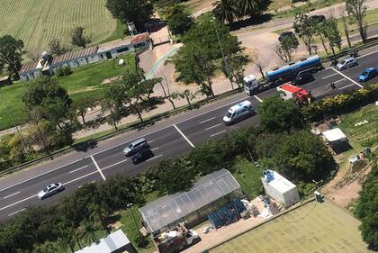 Accidente en avenida Cantilo, hay corte total, el Same y los bomberos trabajan en la zona