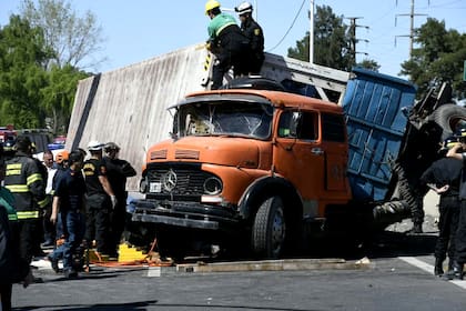 Accidente en la Avenida de Circunvalación, en la entrada a Villa Gobernador Gálvez