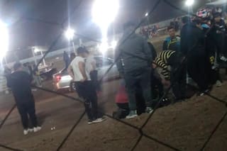 Un piloto de 26 años murió en un choque en cadena en plena carrera de motos