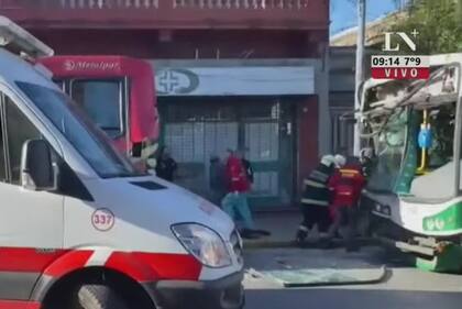 Accidente entre dos colectivos en Carabobo y Eva Perón