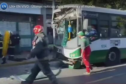 Accidente entre dos colectivos en Carabobo y Eva Perón