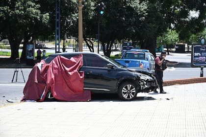 Accidente fatal en Recoleta: perdió el control del auto, se subió a la vereda y mató a un hombre