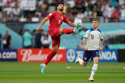 Acción del partido entra Inglaterra e Irán, en el Estadio Internacional de Jalifa, Doha