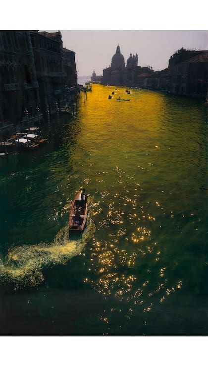Acción: García Uriburu colorea el Gran Canal en Venecia (1968)
