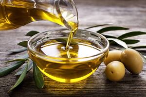 La Anmat prohibió dos aceites de oliva por carecer de establecimientos y estar falsamente rotulados