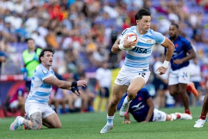 Acelera Marcos Moneta y lo mira Luciano González Rizzoni en el 21-19 sobre Francia; los Pumas 7s irán por el pase a la final en el Seven de Valladolid, frente a Sudáfrica.