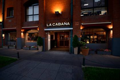 Acercate a La Cabaña y llevate a casa una de las carnes más ricas de la ciudad.