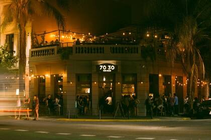 Acompañá unas buenas cervezas con unos panchos potentes en 70 30