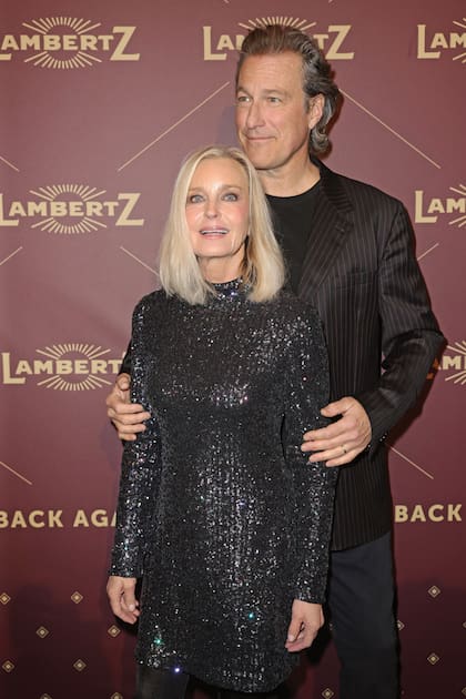 Acompañada por John Corbett, su marido, el pasado 29 de enero en Alemania.