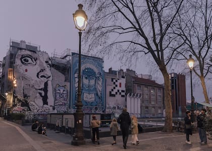 La obra más grande que se conoce del artista está en la Plaza Stravinsky, junto al centro Pompidou