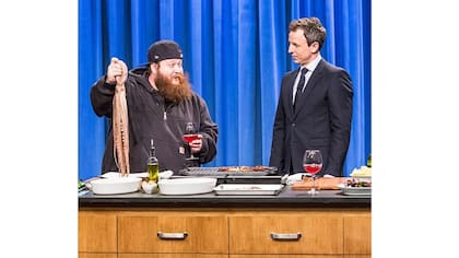 Action Bronson mostrando sus aptitudes en Late Night with Seth Meyers