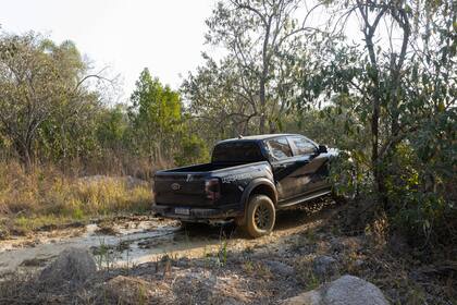 Actividad con la Ranger Raptor en una pista off-road