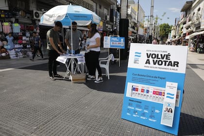 actividad electoral de las fuerzas políticas en el espacio público: mesas, afiliaciones, volanteos ,