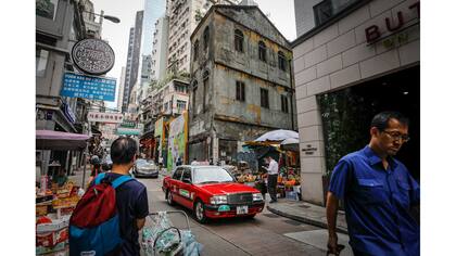 Una vista externa de la ahora cerrado negocio de comestibles Wing Woo en la calle Wellington, que fue construida durante la época colonial en la década , en Hong Kong