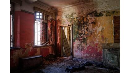 El interior de una mansión abandonada llamada Yu Yuen, construida en la década de 1920