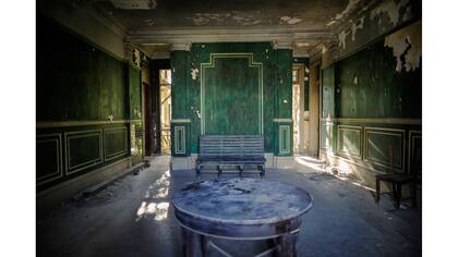 El interior de una mansión abandonada llamada Yu Yuen, construida en la década de 1920