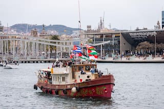 Activistas: Israel interceptó una flotilla de ayuda a Gaza cerca de Creta y detuvo a los tripulantes