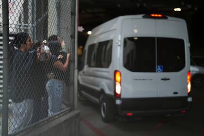 Activistas y juristas en estados demócratas denunciaron detenciones arbitrarias, agentes enmascarados y arrestos en juzgados sin órdenes judiciales