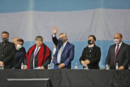 Alberto Fernández junto a Mario Alberto Ishii, Axel Kicillof y Juan Luis Manzur
