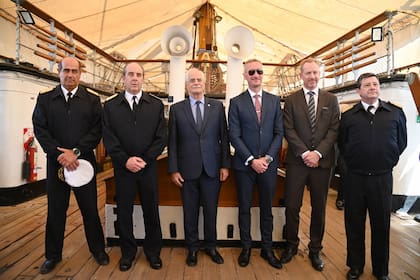 Acto en la Fragata Presidente Sarmiento, donde en octubre de 2023 el entonces ministro Jorge Taiana anunció la compra de los aviones P-3 Orion, de Noruega