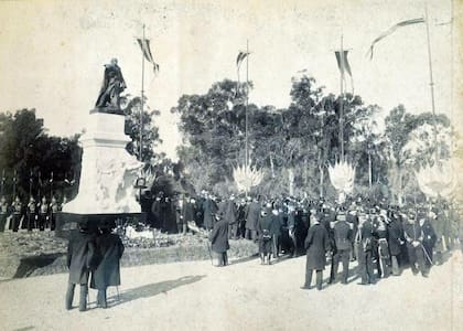 Acto inaugural del monumento a Sarmiento en el Parque 3 de Febrero.