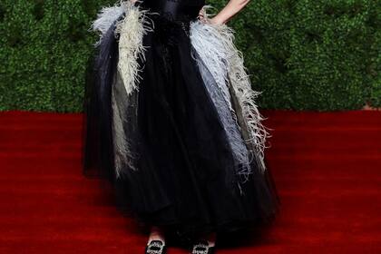 La gran Helena Bonham Carter, siempre vanguardista; en The Crown, interpreta a la princesa Margarita, hermana menor de la reina Isabel II