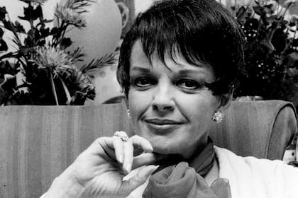 Los problemas con el alcohol fueron la razón por la que Judy Garland fue despedida en medio del rodaje de Valle de las muñecas, en 1967