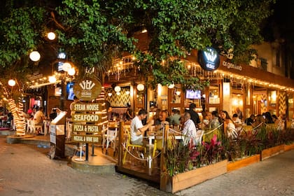 Actualmente, el Diez tiene una docena de sucursales en la ciudad de México y otra en Playa del Carmen