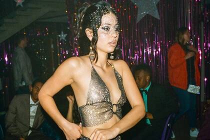 Actualmente el hashtag #YK2000 ya tiene más de 5 billones de posteos en TikTok con tutoriales de belleza y armado de looks, los grandes impulsores de esto fueron los actores de la serie Euphoria